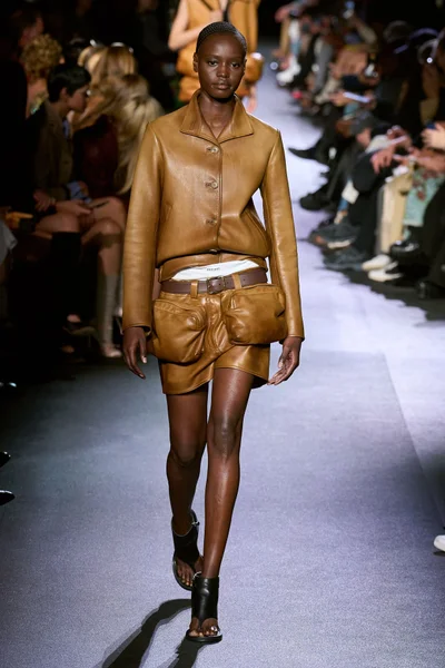 Look 50